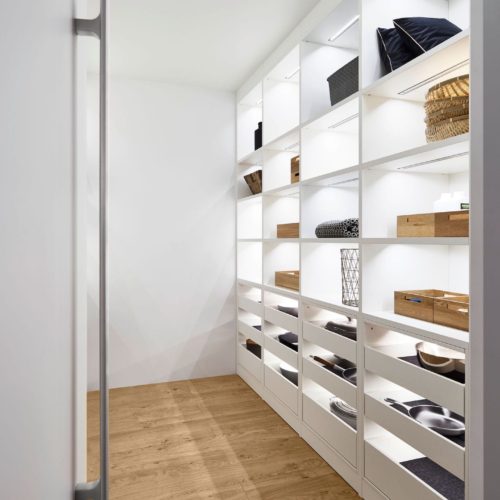 alt="Pocket pantry with super matte-lacquer and white laminate"