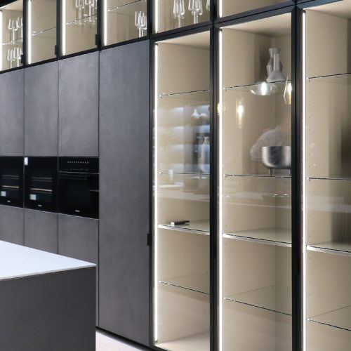 alt="VERO glass units in kitchen with glass shelves, glass doors, vertical inset lighting"