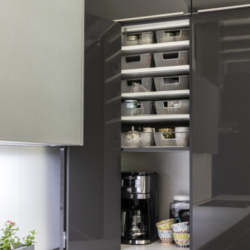 alt="view of hidden bifold with carbon gray gloss lacquer cabinets and gray metal griprail handles"